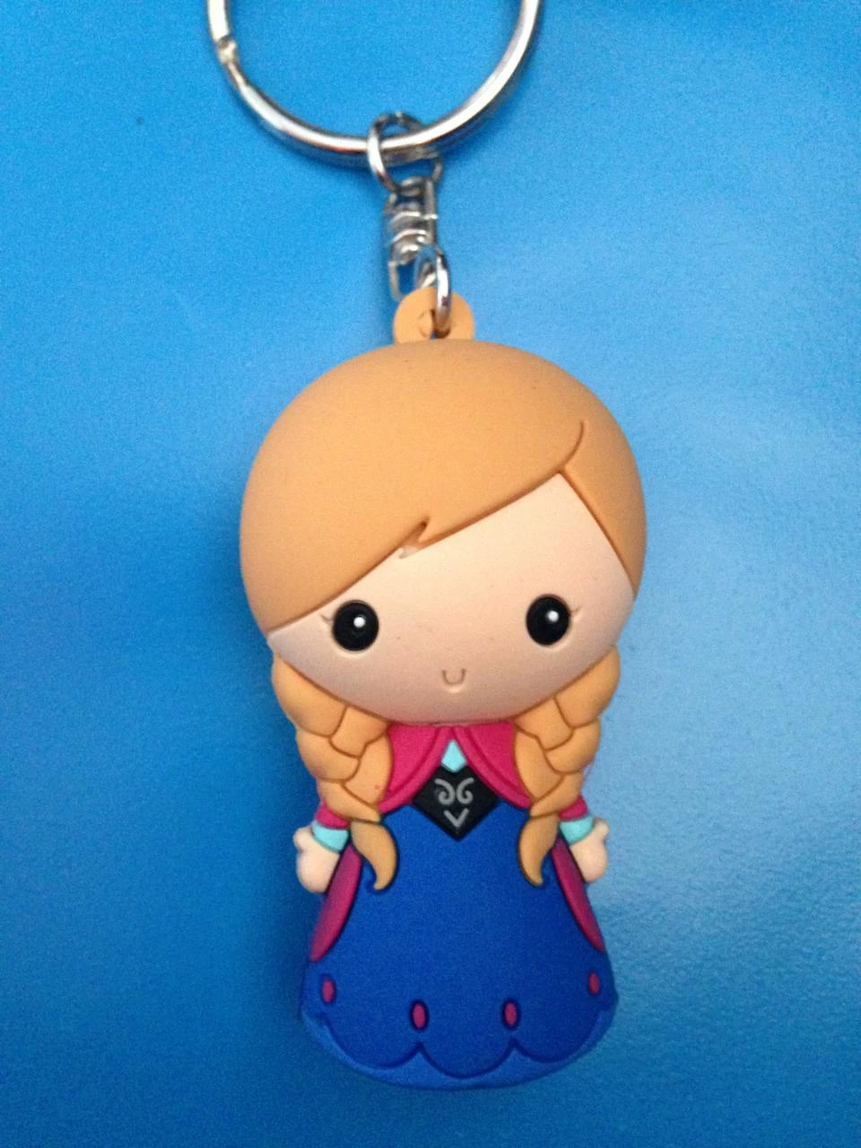 Porte clés disney disneyland paris : Anna Reine des Neiges en relief 3D